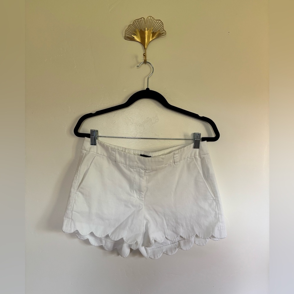 J.Crew White Scalloped Hem Shorts – Size 6 A1